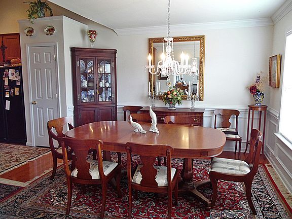 5th image of 702 Hicklin Dr