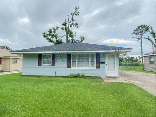 2252 E Prien Lake Rd Photo 1