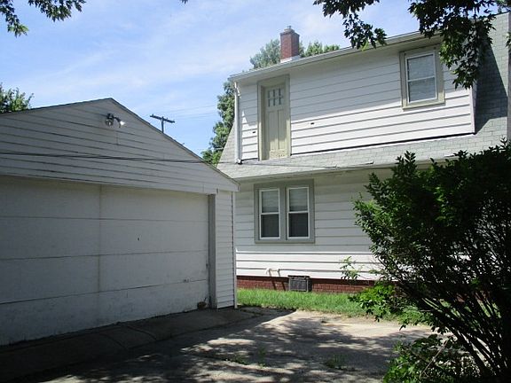 5th image of 2225 Latham St