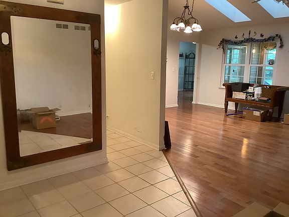 2nd image of 1932 Margaret Ct