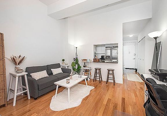 4th image of 99 John St APT 909