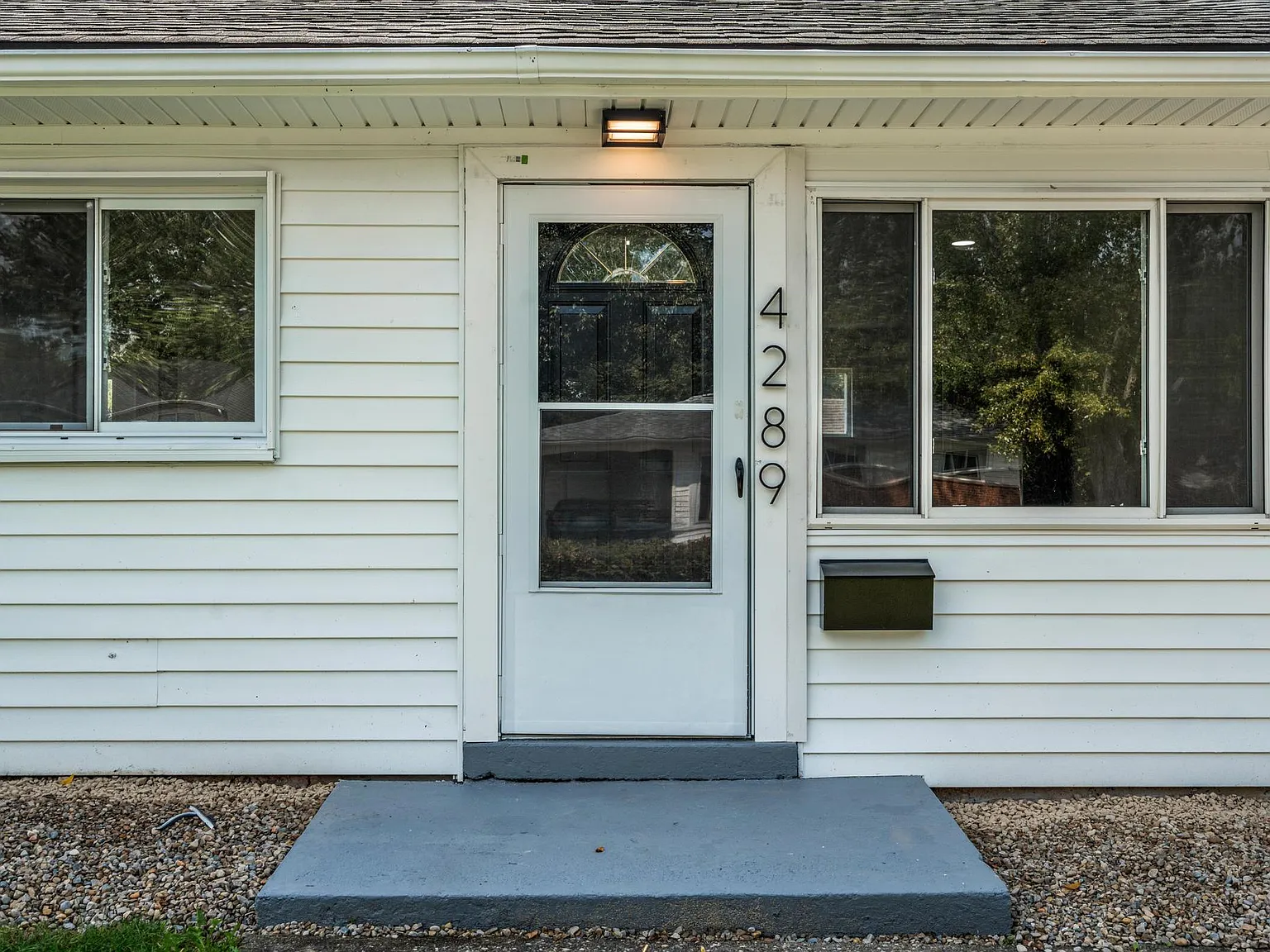 3 bed, 1100 sqft, $1,450 — Photo 2