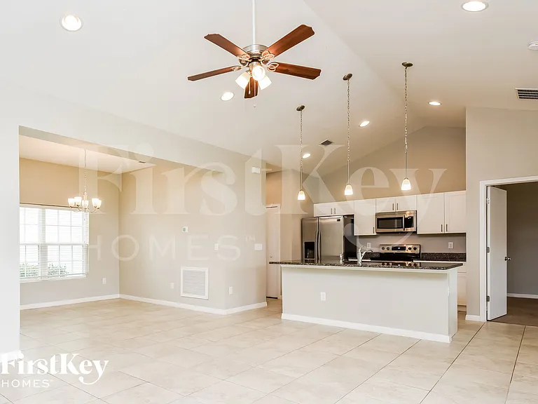 2466 Altoona Ave — Photo 5