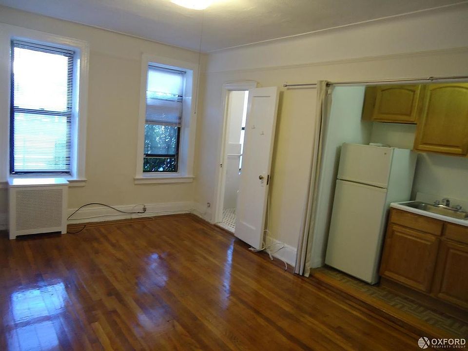 1st image of 3216 Crescent St APT J1