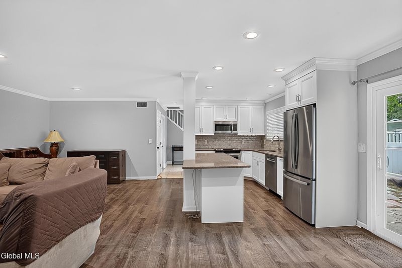 5th image of 18 Willow Drive