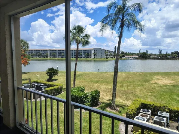 3737 Lake Bayshore Dr #213, Bradenton, FL 34205