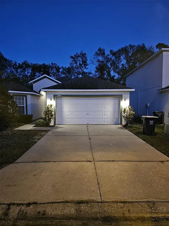 3 bed, 2.0 bath, 1746 sqft, $2,300 — Photo 1