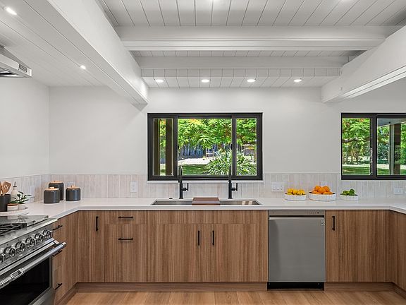 4th image of 965 Hog Back Rd