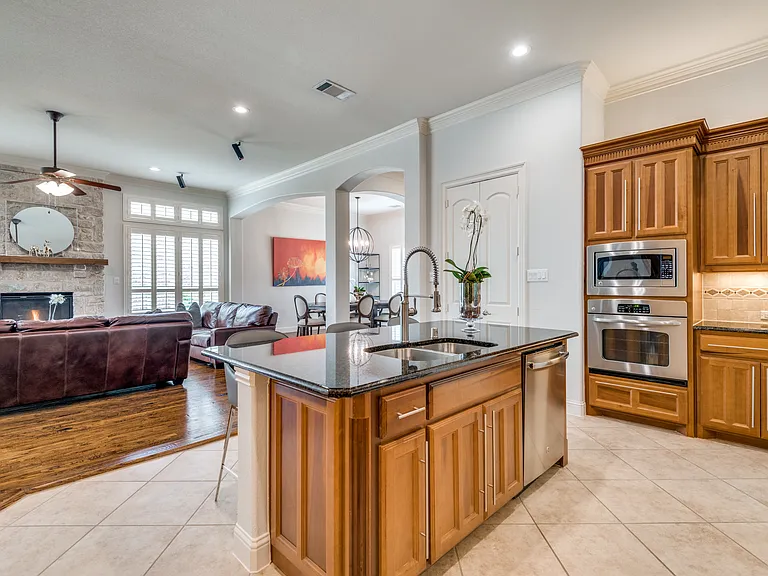 8237 Inverness Colony — Photo 8