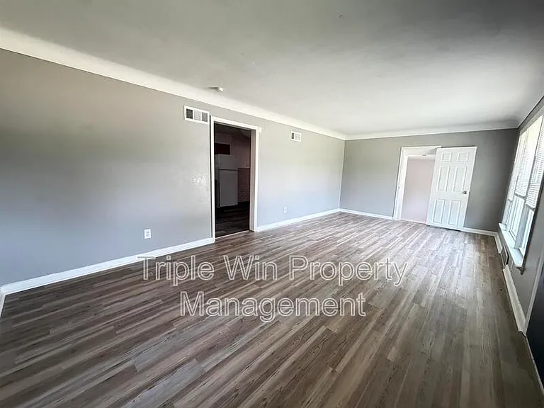 6801 Knoll Ave — Photo 3