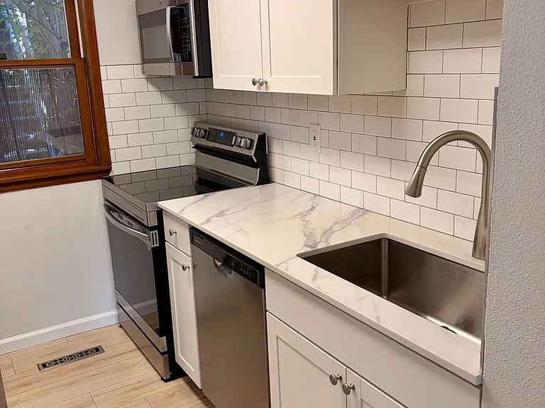 457 Pearl St — Photo 7