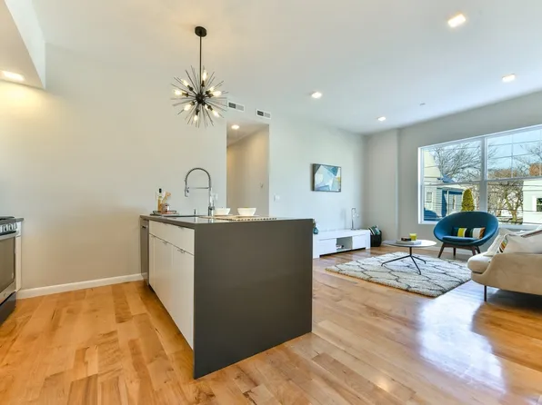 87 Parker St Unit 403, Chelsea, MA 02150