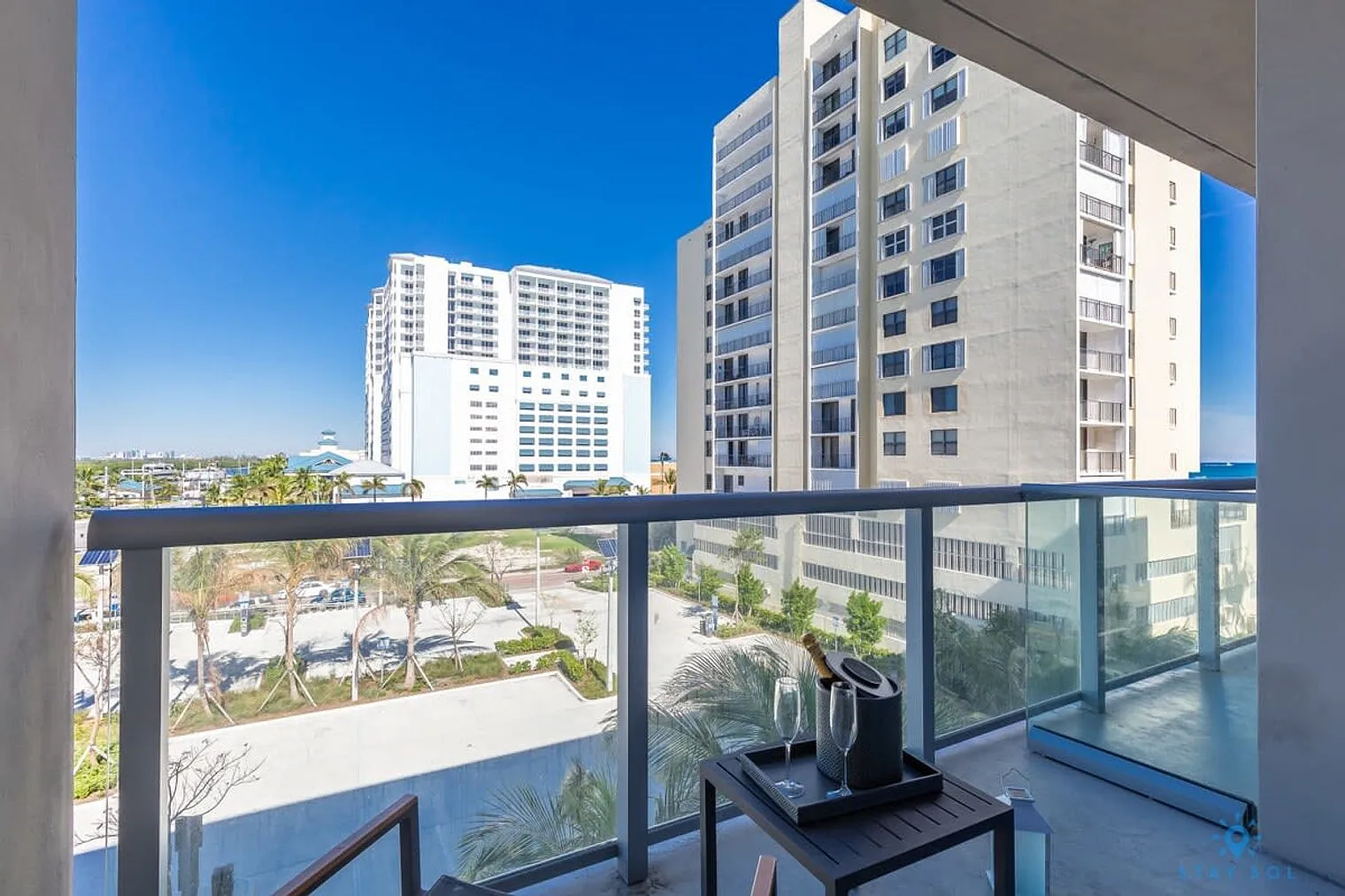 1 bed, 1.0 bath, 699 sqft, $2,477 — Photo 4