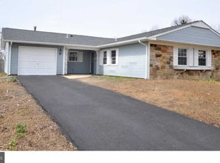 16 Twig Ln, Willingboro, NJ 08046