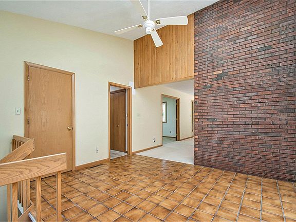 3rd image of 20957 River Brook Ln