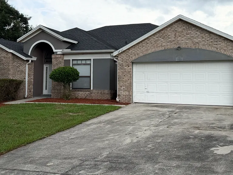 3733 Weetamoo Cir — Photo 1