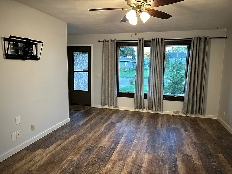 1621 Southridge Dr — Photo 9