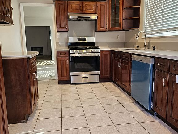 4th image of 4136 N Foxdale Ave