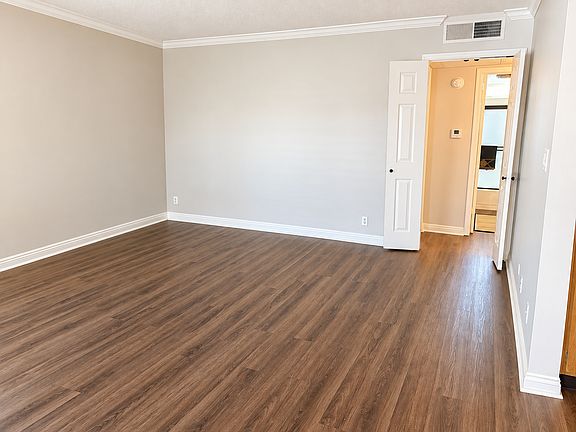 4th image of 325 N Chapel Ave