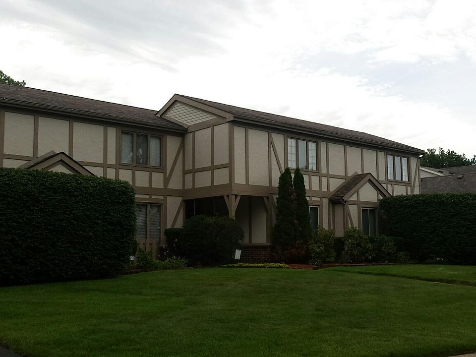 Building Front - units at the rear by garages