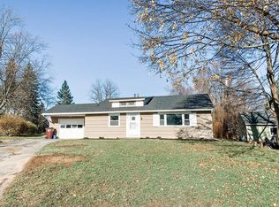 2 Caroline Dr, Rochester, NY 14624