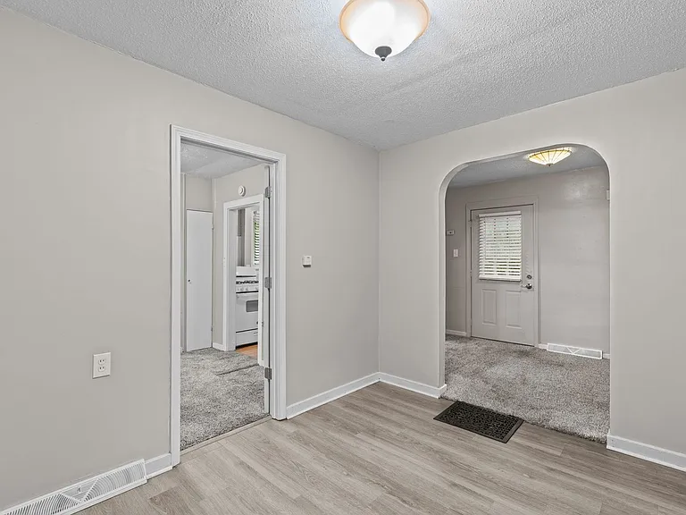 2936 N Hanley Rd — Photo 4