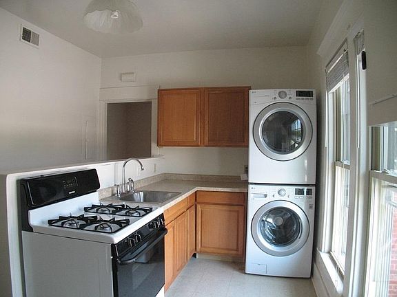 4th image of 1001 W Moss Ave #D