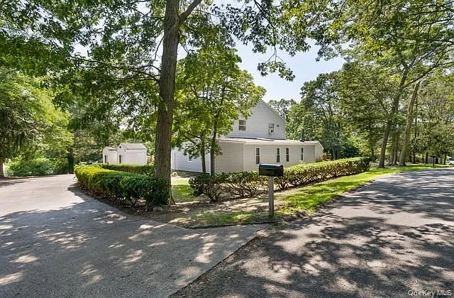10 Sunnyside Drive photo 1
