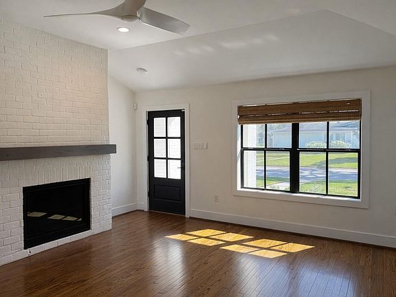 2nd image of 1402 Richelieu Ln