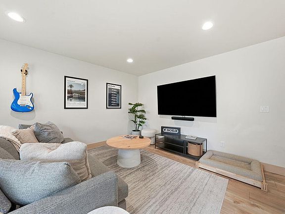 5th image of 62851 Daniel Rd #2