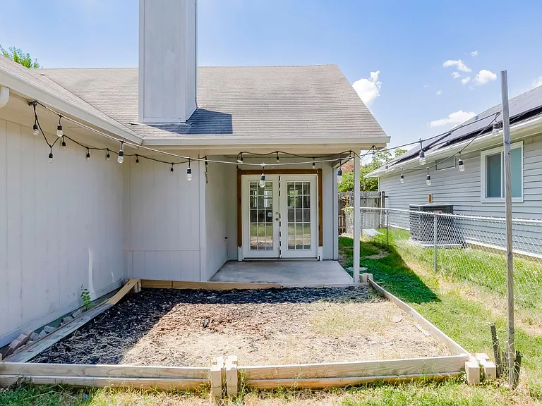 2015 Newton Dr — Photo 35