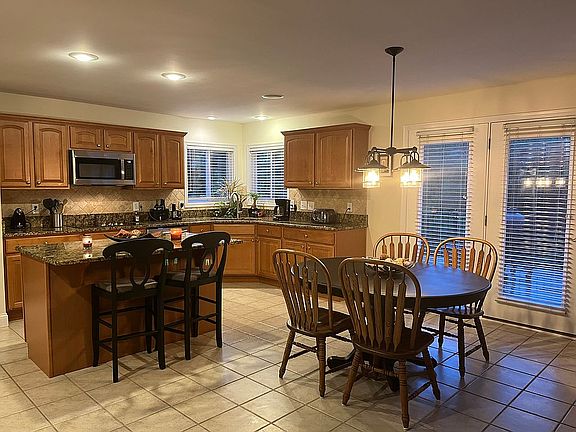 5th image of 331 Forest Edge Dr