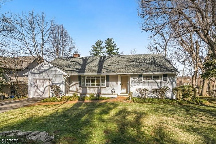 1st image of 27 Park Ln