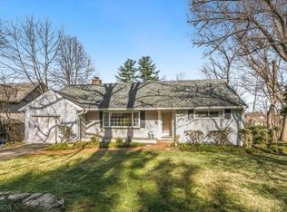 27 Park Ln, Essex Fells, NJ 07021