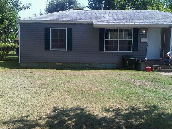 2nd image of 716 Procter Pl