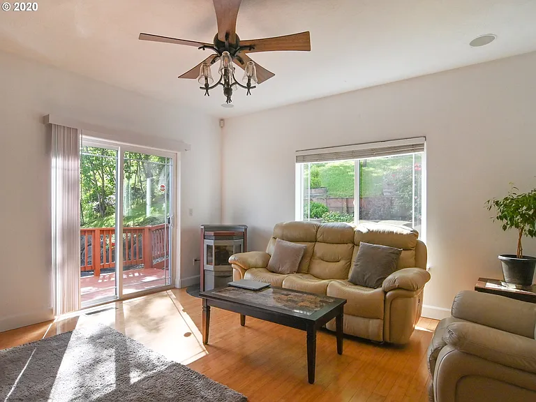 795 Queens Ave — Photo 6