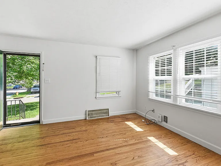 5227 Rees St — Photo 9