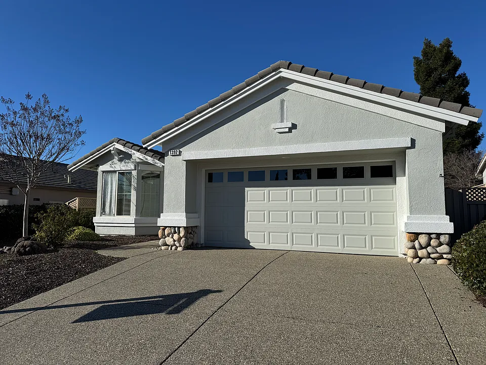 1392 Picket Fence Ln