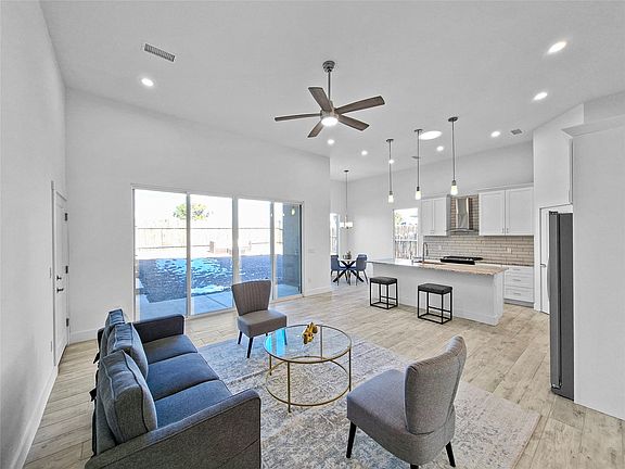 4th image of 21 Flower Garland Rd