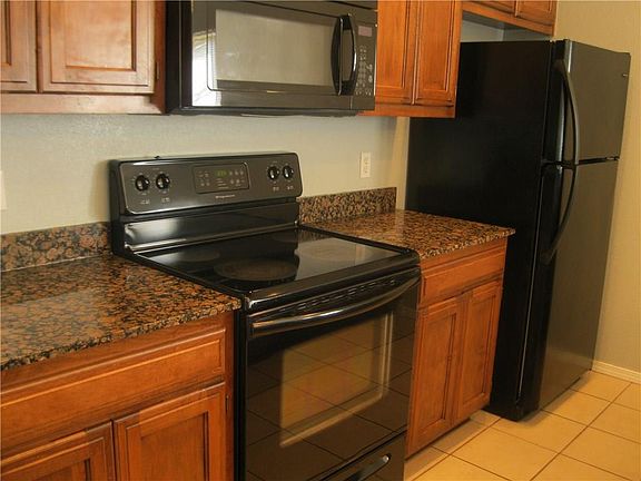 4th image of 3201 SW Amberwood Ave Unit 1