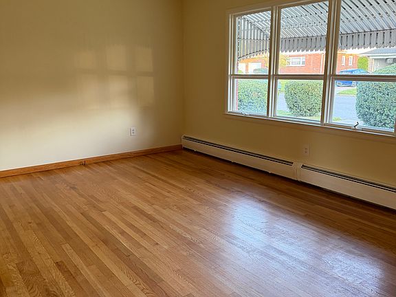 4th image of 625 E Queen St
