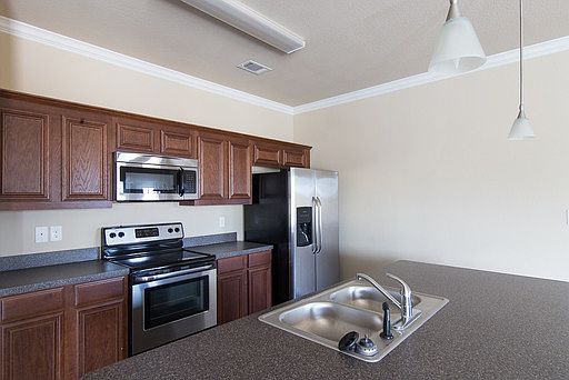4th image of 1002 Newcastle Dr