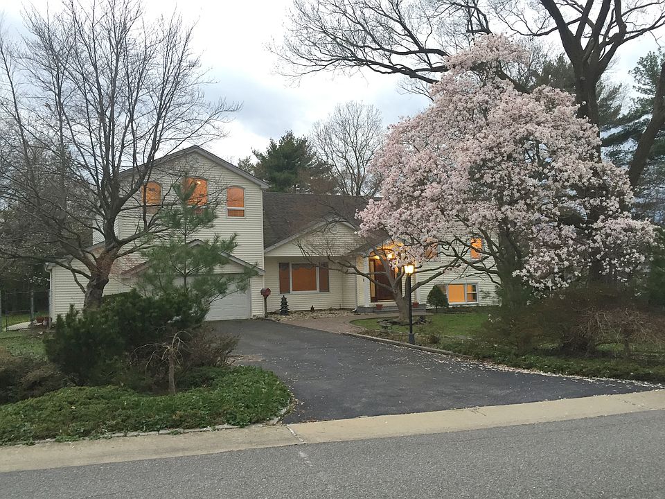 1st image of 54 Woodhill Ln