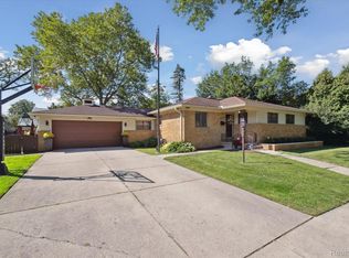 18105 Birwood Ave, Beverly Hills, MI 48025