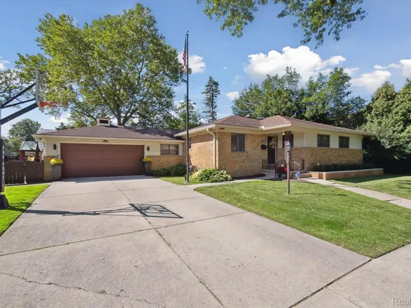 18105 Birwood Ave, Beverly Hills, MI 48025