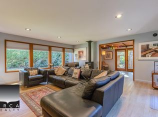 496 Melmore Rd, Bowen Island, BC V0N1G1