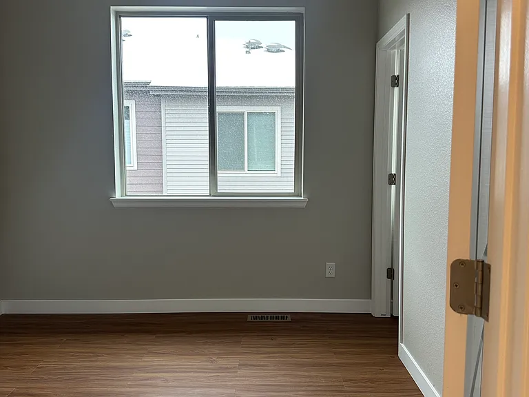 2nd Bedroom - perfect for a Queen Sized Bed