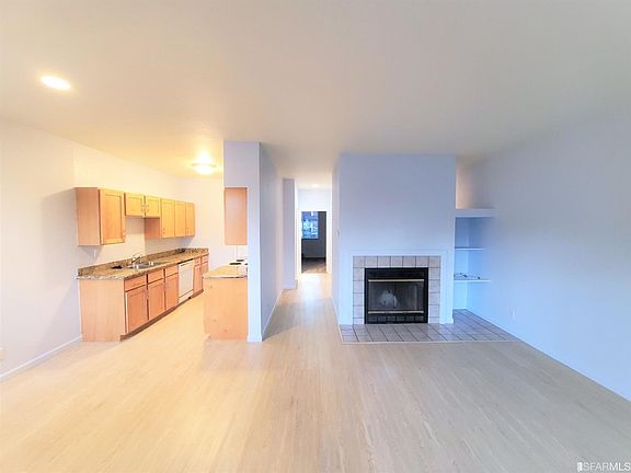 4th image of 141 Bayside Ct