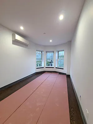 Rented by Delmark Realty LLC | media 47