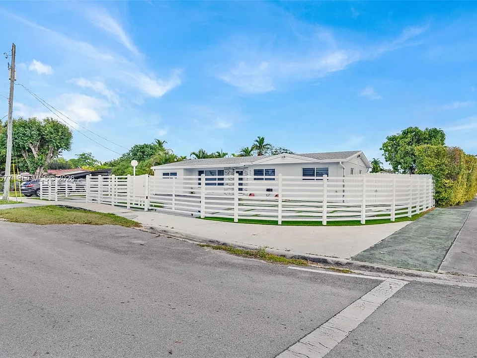 5281 SW 104th Ave